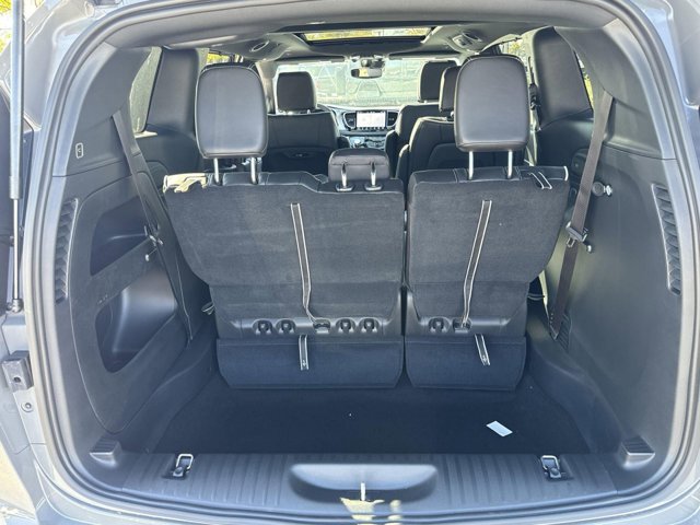 Vehicle image 33 of 35