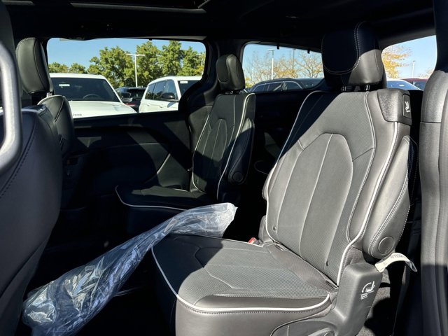 Vehicle image 31 of 35