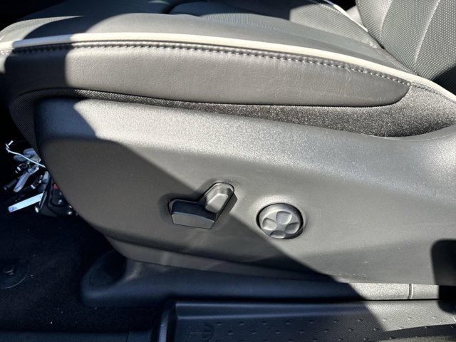 Vehicle image 18 of 35