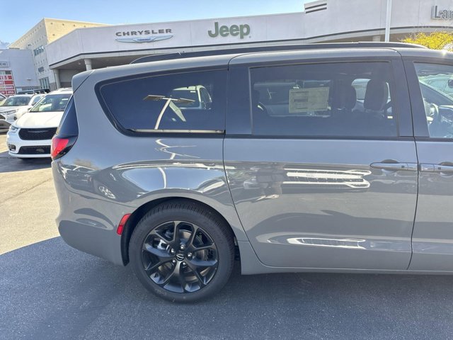 Vehicle image 11 of 35