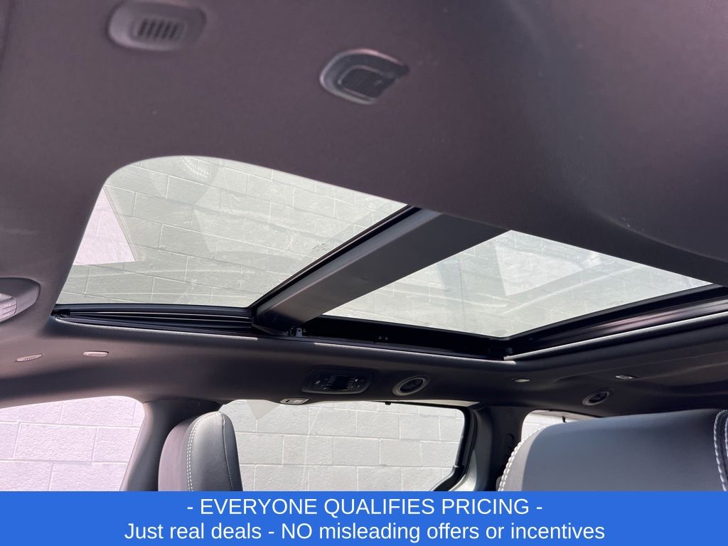 Vehicle image 28 of 30