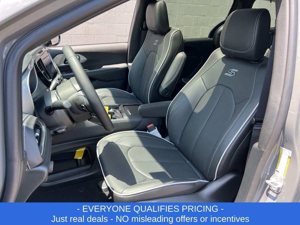 Vehicle image 14 of 30