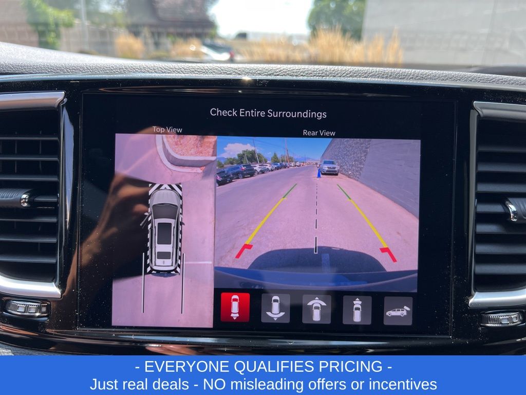 Vehicle image 19 of 30
