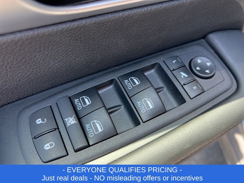 Vehicle image 25 of 30