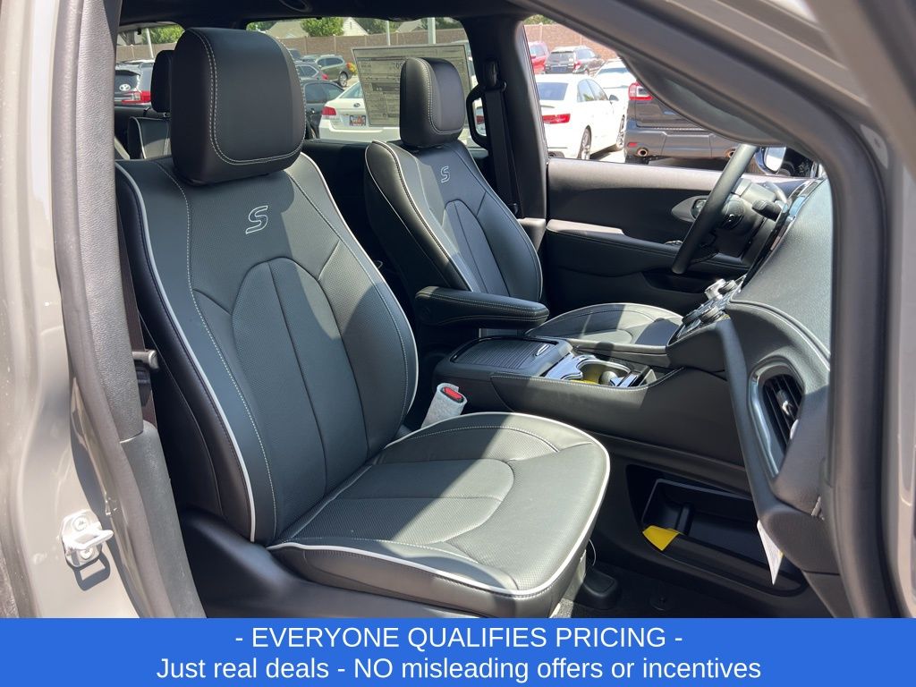 Vehicle image 12 of 30
