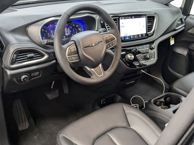 Vehicle image 8 of 16