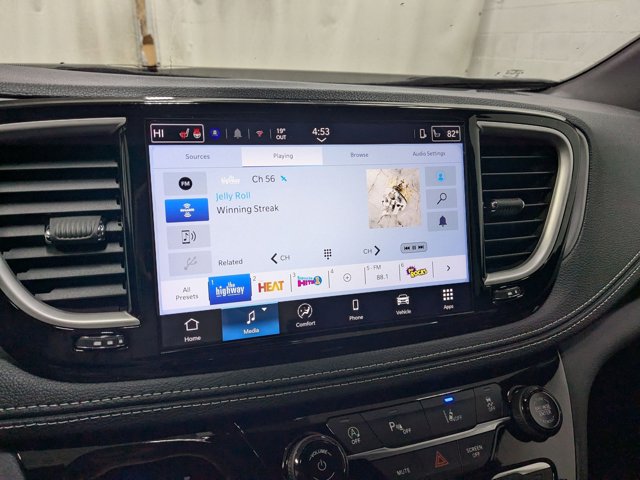 Vehicle image 10 of 16