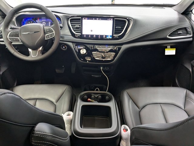 Vehicle image 13 of 16
