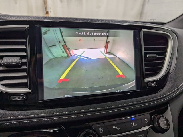 Vehicle image 11 of 16