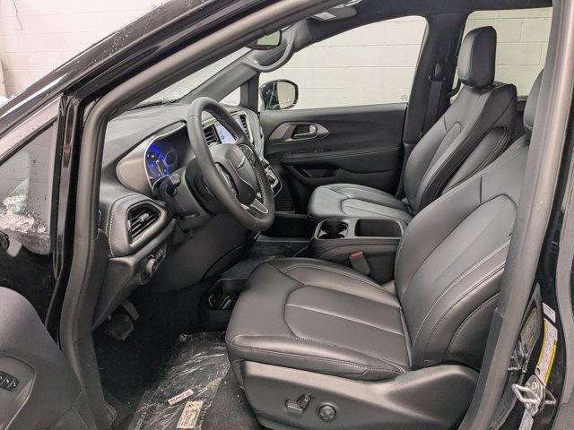 Vehicle image 12 of 16