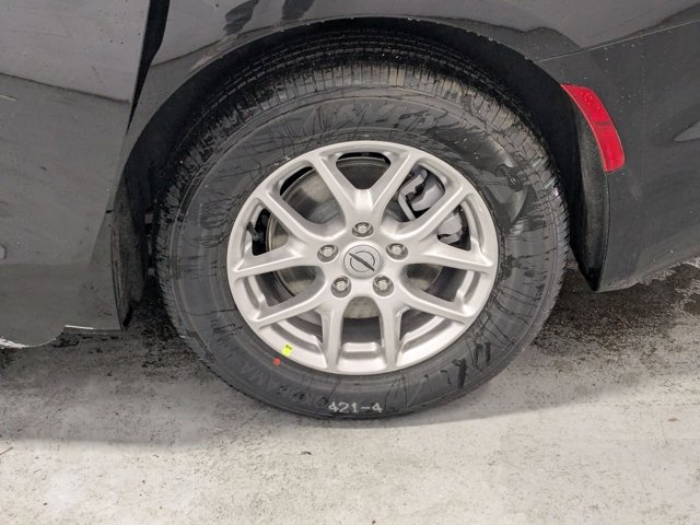 Vehicle image 15 of 16