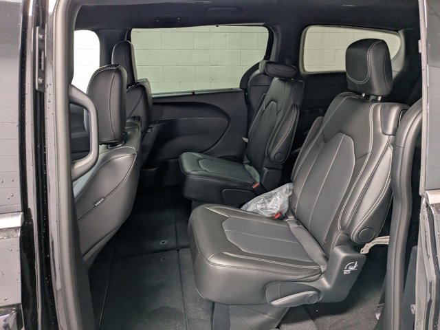 Vehicle image 14 of 16