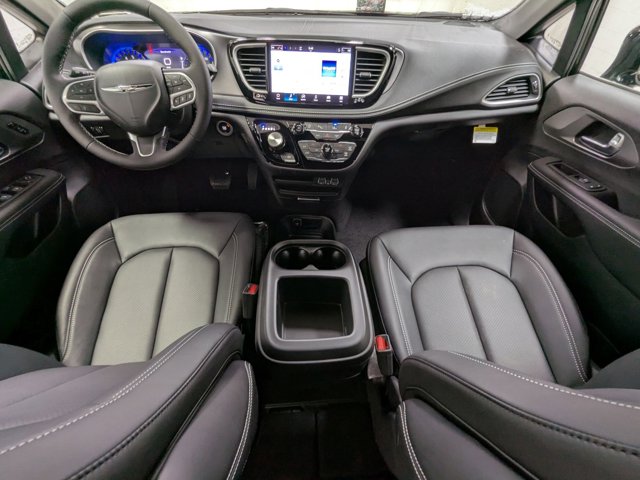 Vehicle image 13 of 16