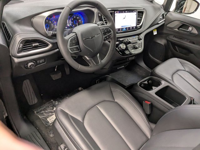 Vehicle image 8 of 16