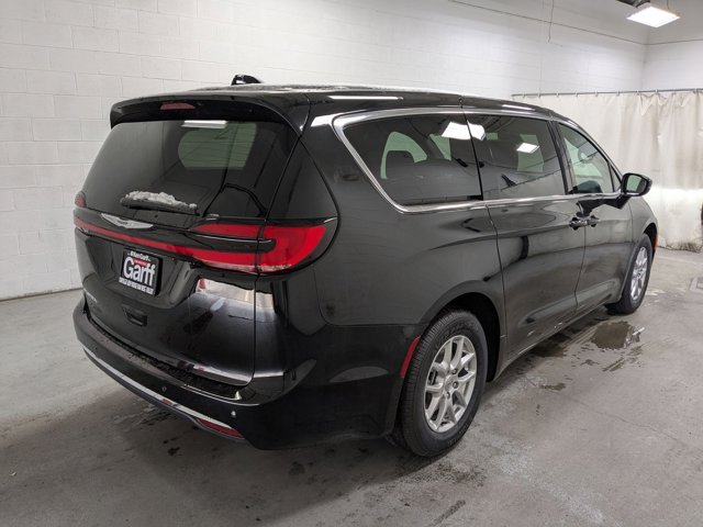 Vehicle image 4 of 16