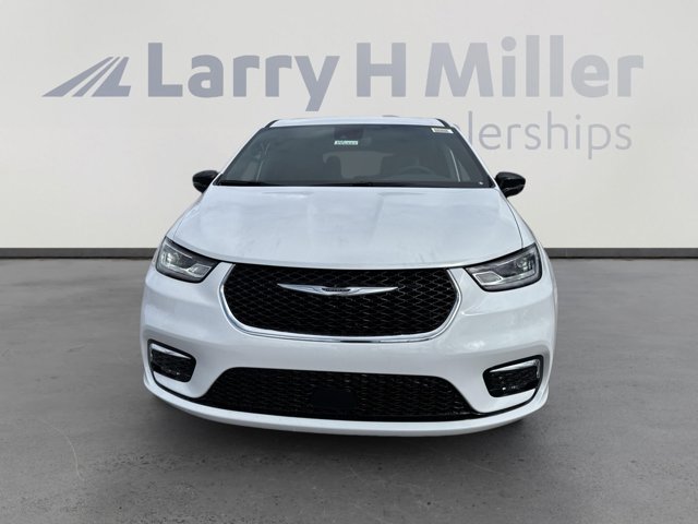 Vehicle image 4 of 34
