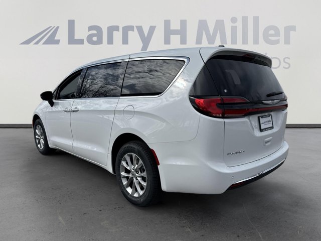 Vehicle image 10 of 34