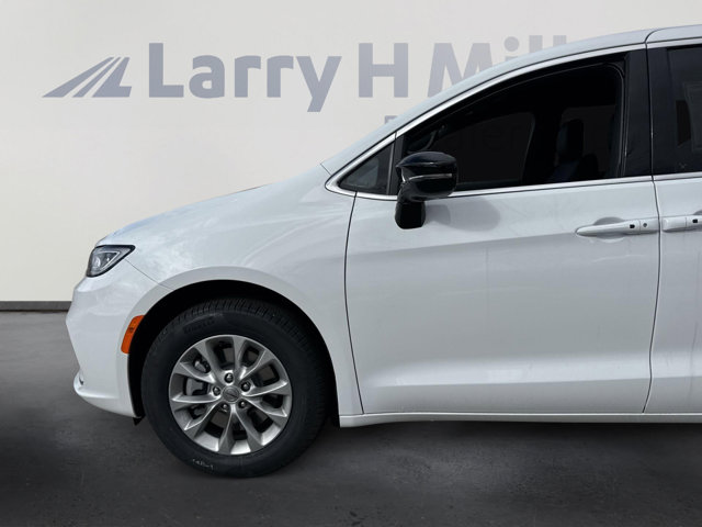 Vehicle image 13 of 34