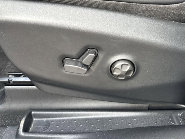 Vehicle image 18 of 34