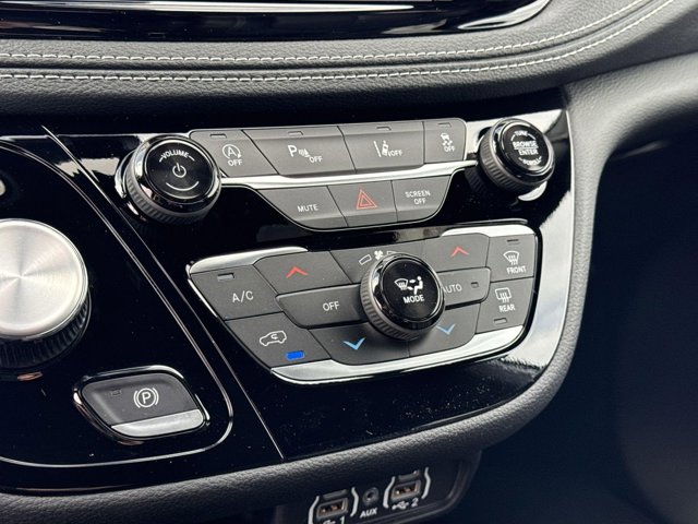 Vehicle image 26 of 34