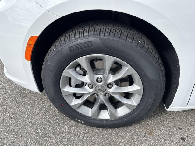 Vehicle image 15 of 34
