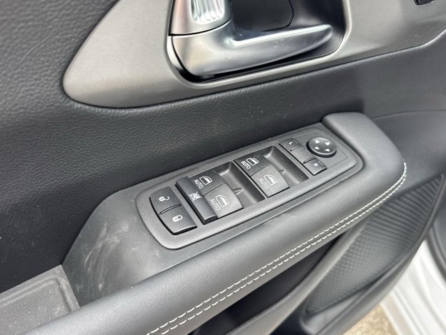 Vehicle image 19 of 34
