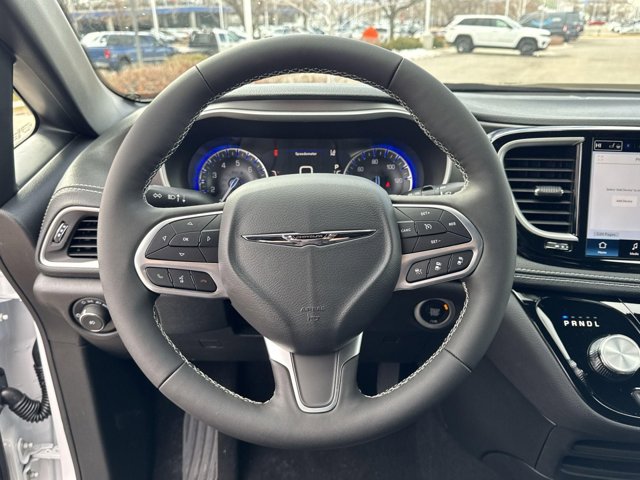 Vehicle image 20 of 34