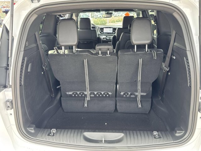 Vehicle image 32 of 34