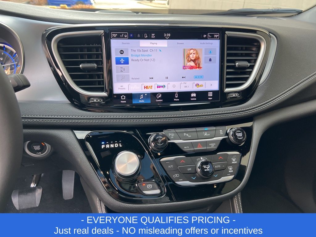 Vehicle image 21 of 29