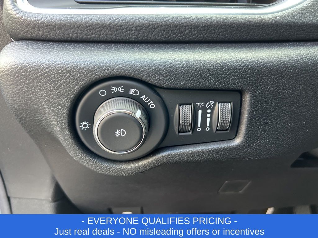 Vehicle image 23 of 29