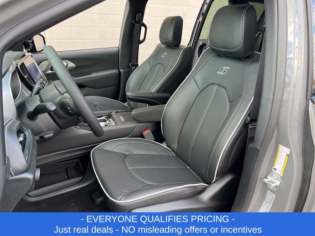 Vehicle image 13 of 29