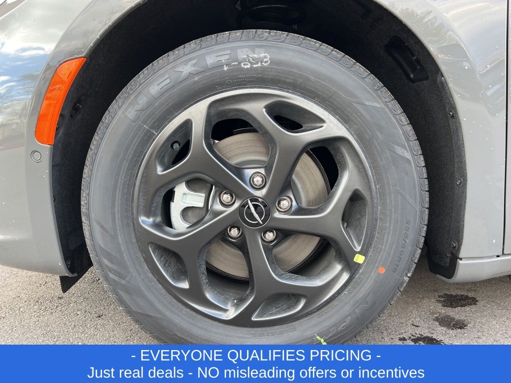Vehicle image 9 of 29