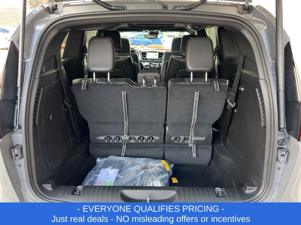 Vehicle image 10 of 29