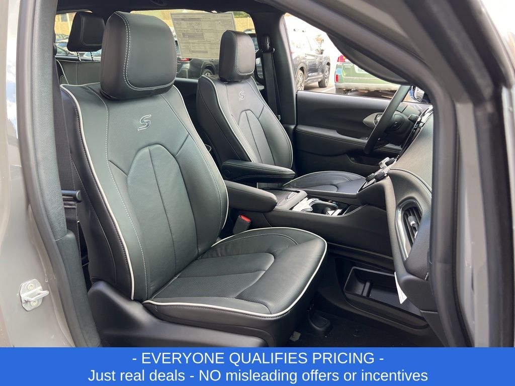 Vehicle image 12 of 29
