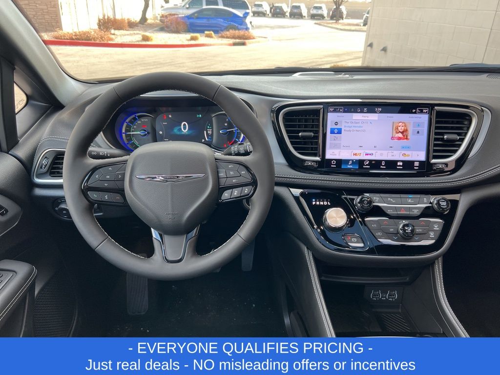 Vehicle image 17 of 29