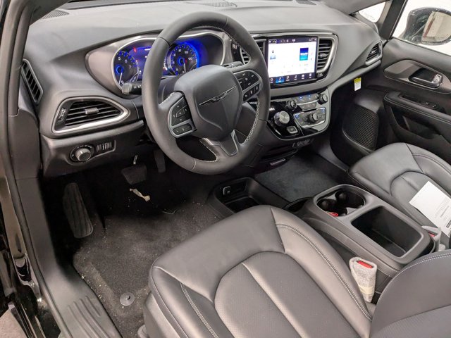 Vehicle image 8 of 15