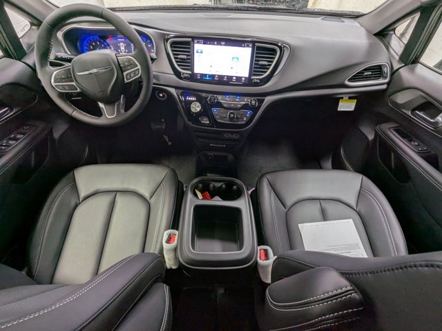 Vehicle image 12 of 15