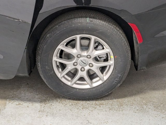 Vehicle image 14 of 15