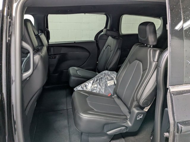 Vehicle image 13 of 15