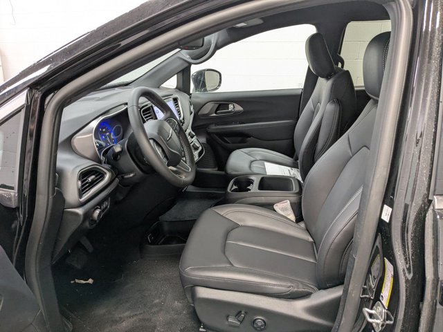 Vehicle image 11 of 15