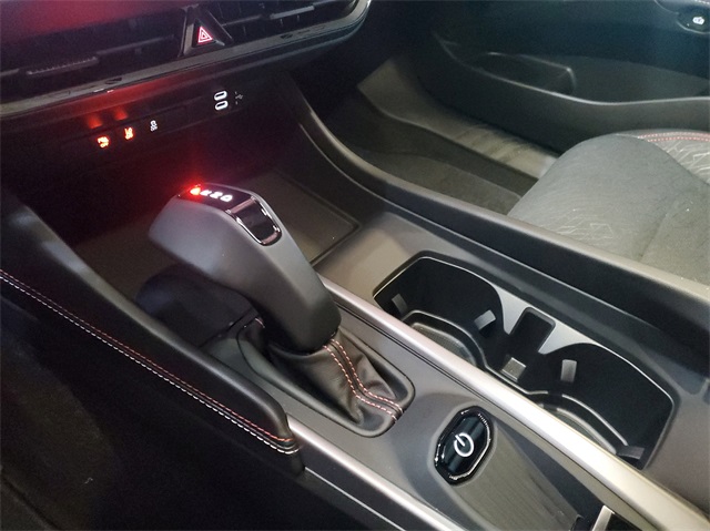 Vehicle image 18 of 20