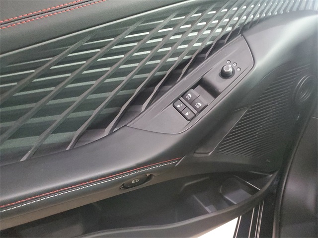 Vehicle image 10 of 20