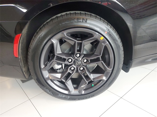Vehicle image 5 of 20