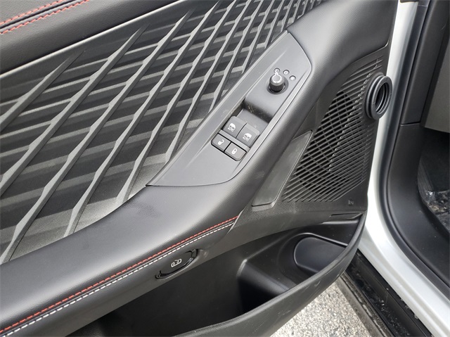 Vehicle image 9 of 20