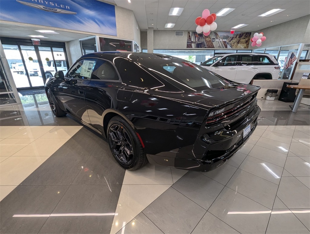2025 Dodge Charger Daytona R/T Image 2 of 24