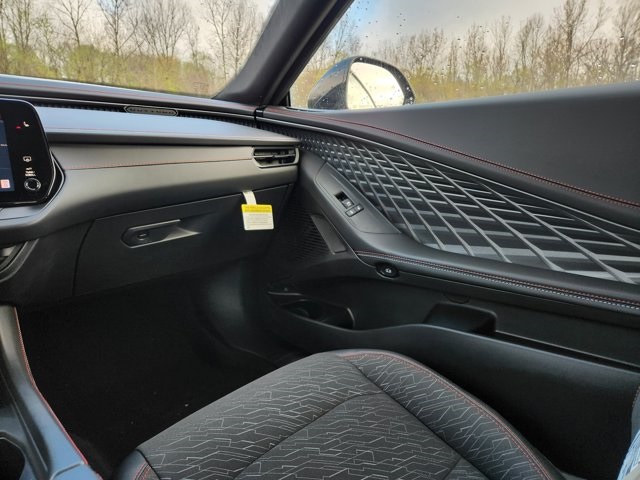 Vehicle image 25 of 29