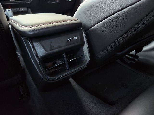 Vehicle image 23 of 29