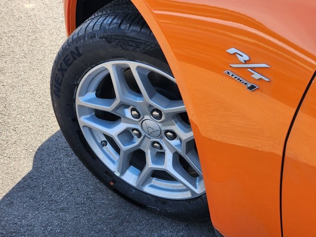 Vehicle image 16 of 29