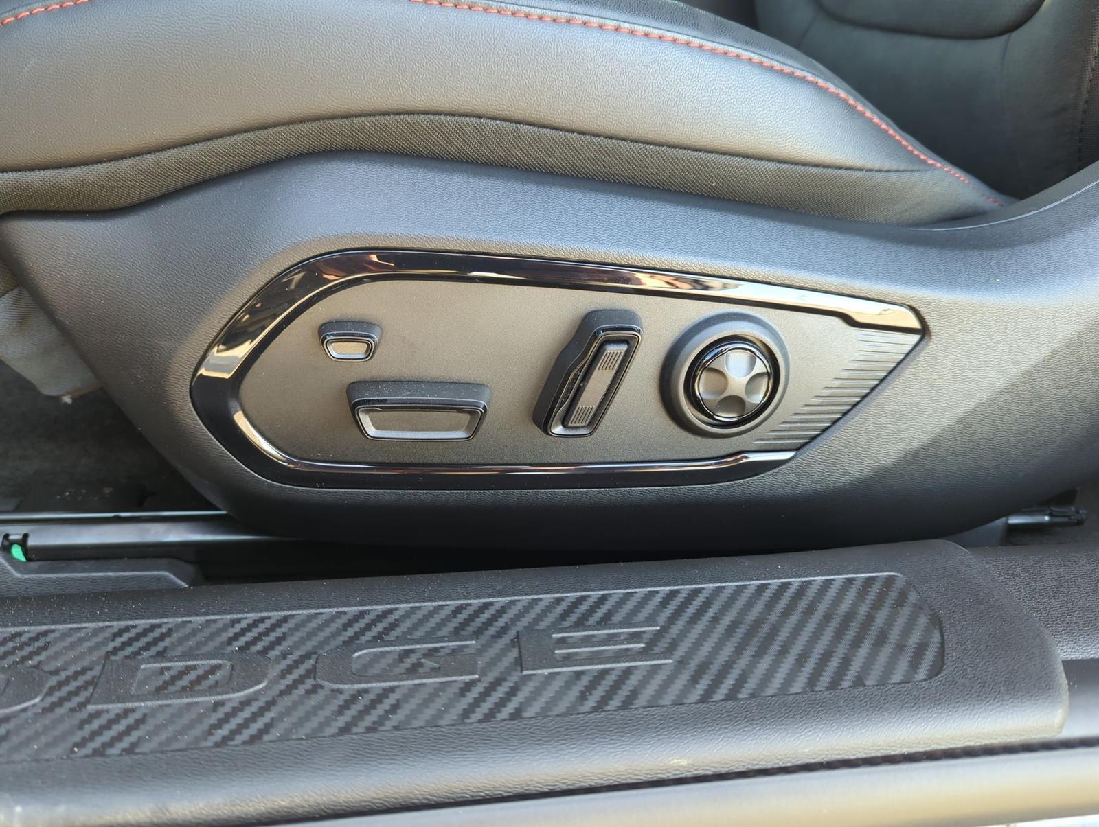 Vehicle image 14 of 31