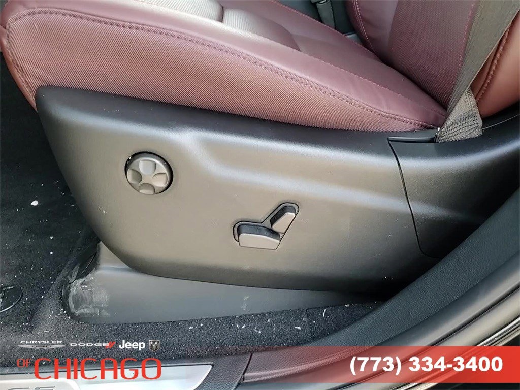 Vehicle image 21 of 25